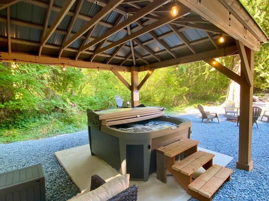 New Modern Cabin! 5Mi To Mt Rainier National Park! Hot Tub & Wifi 阿什福德 外观 照片