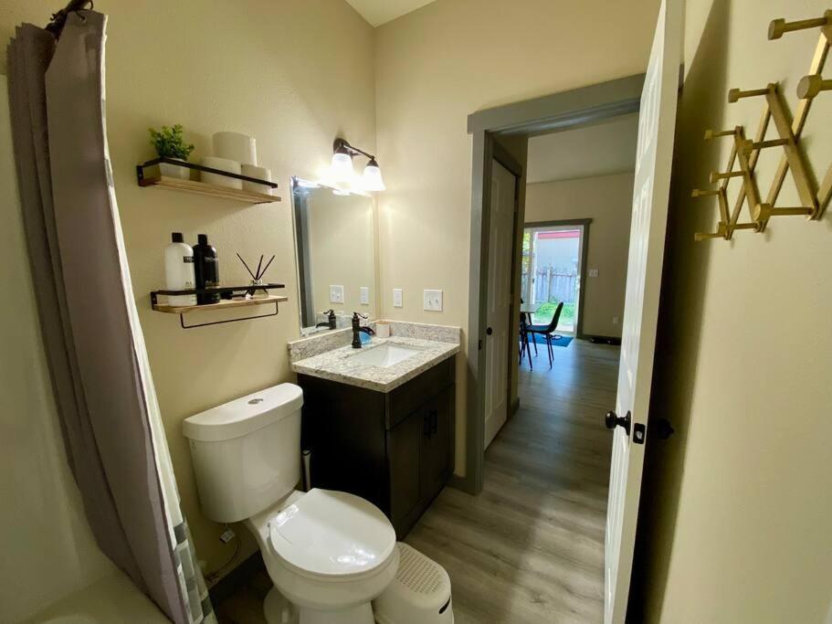 New Modern Cabin! 5Mi To Mt Rainier National Park! Hot Tub & Wifi 阿什福德 外观 照片